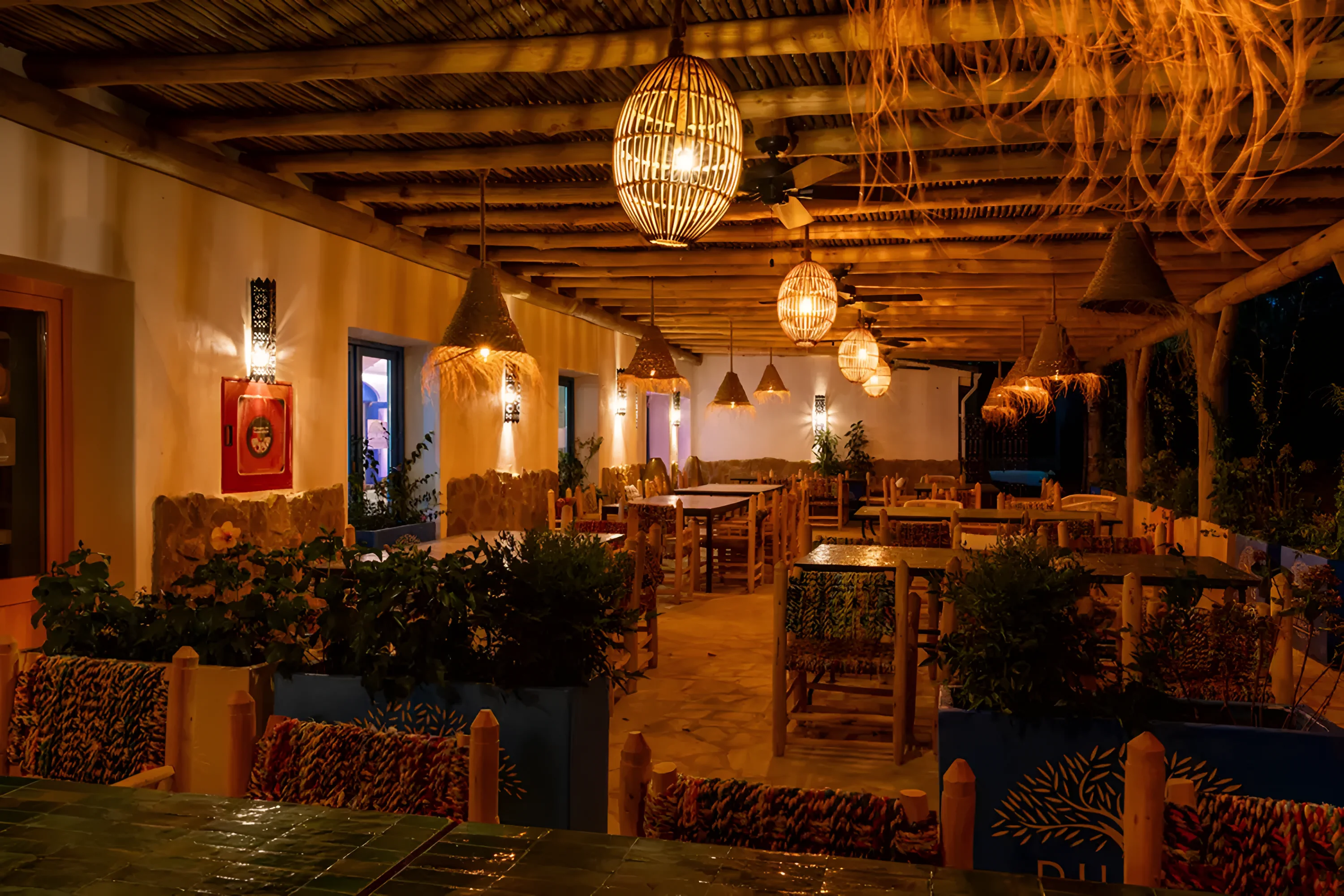 The garden terrace at Restaurante Jardín Dorado, laid for dinner